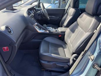PEUGEOT 3008 2.0 h e-HDi SUV 5dr Diesel Hybrid EGC 4WD Euro 5 (s/s) (200 ps)