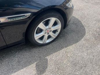 JAGUAR XE 2.0d Portfolio Saloon 4dr Diesel Auto AWD Euro 6 (s/s) (180 ps)