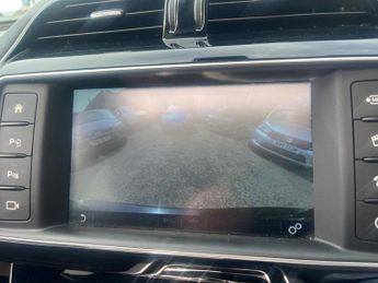 JAGUAR XE 2.0d Portfolio Saloon 4dr Diesel Auto AWD Euro 6 (s/s) (180 ps)