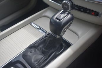VOLVO XC60 2.0 D4 Momentum SUV 5dr Diesel Auto Euro 6 (s/s) (190 ps)