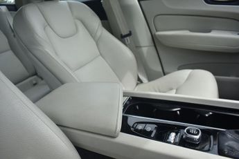 VOLVO XC60 2.0 D4 Momentum SUV 5dr Diesel Auto Euro 6 (s/s) (190 ps)