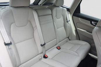VOLVO XC60 2.0 D4 Momentum SUV 5dr Diesel Auto Euro 6 (s/s) (190 ps)