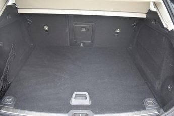 VOLVO XC60 2.0 D4 Momentum SUV 5dr Diesel Auto Euro 6 (s/s) (190 ps)