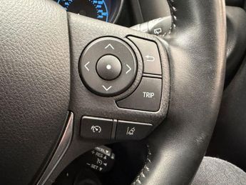TOYOTA AURIS 1.2 VVT-i Excel Hatchback 5dr Petrol Manual Euro 6 (s/s) (Safety