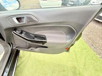 FORD FIESTA 1.0T EcoBoost Zetec Hatchback 5dr Petrol Powershift Euro 6 (100 