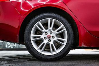 JAGUAR XE 2.0d Prestige Saloon 4dr Diesel Auto Euro 6 (s/s) (180 ps)