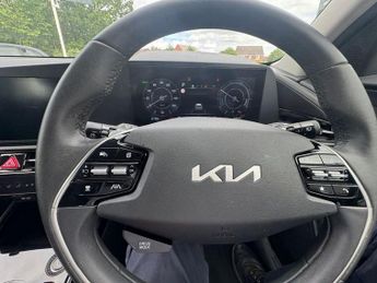 HYUNDAI KONA 64kWh Premium SUV 5dr Electric Auto (10.5kW Charger) (204 ps)