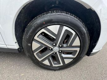 HYUNDAI KONA 64kWh Premium SUV 5dr Electric Auto (10.5kW Charger) (204 ps)