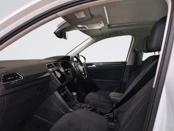 VOLKSWAGEN TIGUAN 2.0 TDI SEL SUV 5dr Diesel DSG 4Motion Euro 6 (s/s) (150 ps)