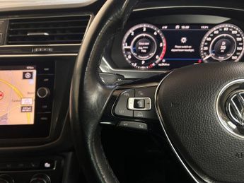 VOLKSWAGEN TIGUAN 2.0 TDI SEL SUV 5dr Diesel DSG 4Motion Euro 6 (s/s) (150 ps)