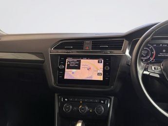 VOLKSWAGEN TIGUAN 2.0 TDI SEL SUV 5dr Diesel DSG 4Motion Euro 6 (s/s) (150 ps)