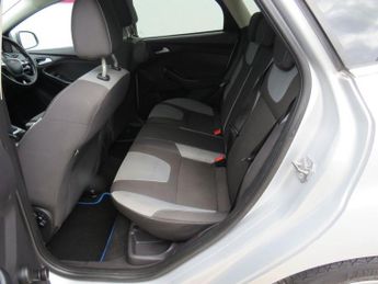 FORD FOCUS 1.6 TDCi Zetec Hatchback 5dr Diesel Manual Euro 5 (s/s) (115 ps)