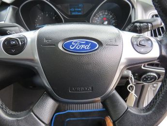 FORD FOCUS 1.6 TDCi Zetec Hatchback 5dr Diesel Manual Euro 5 (s/s) (115 ps)