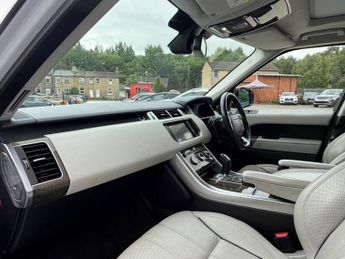 LAND ROVER RANGE ROVER SPORT 3.0 SD V6 HSE SUV 5dr Diesel Auto 4WD Euro 6 (s/s) (306 ps)