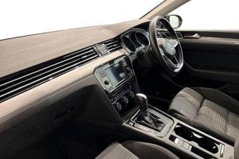 VOLKSWAGEN PASSAT 1.6 TDI SE Estate 5dr Diesel DSG Euro 6 (s/s) (120 ps) Front / R