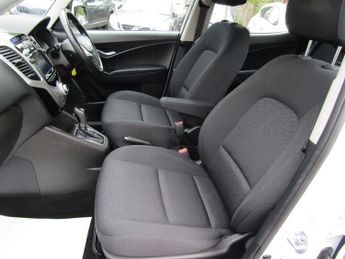 HYUNDAI IX20 1.6 SE Nav Hatchback 5dr Petrol Automatic Euro 6 (125 ps)