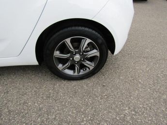 HYUNDAI IX20 1.6 SE Nav Hatchback 5dr Petrol Automatic Euro 6 (125 ps)