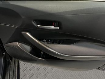 TOYOTA COROLLA 1.8 VVT-h Icon Tech Hatchback 5dr Petrol Hybrid CVT Euro 6 (s/s)