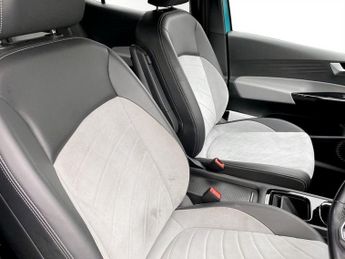 VOLKSWAGEN ID.3 Pro Performance 58kWh Family Hatchback 5dr Electric Auto (204 ps