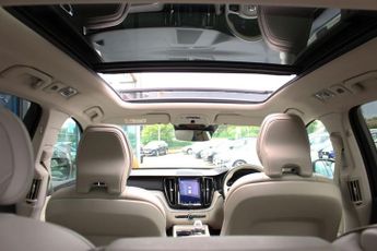 VOLVO XC60 2.0 B5 MHEV Inscription SUV 5dr Petrol Hybrid Auto AWD Euro 6 (s