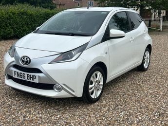 TOYOTA AYGO 1.0 VVT-i x-pure Hatchback 5dr Petrol Manual Euro 6 (68 ps)