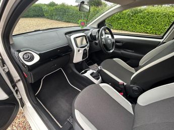 TOYOTA AYGO 1.0 VVT-i x-pure Hatchback 5dr Petrol Manual Euro 6 (68 ps)