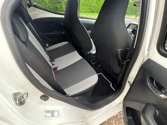 TOYOTA AYGO 1.0 VVT-i x-pure Hatchback 5dr Petrol Manual Euro 6 (68 ps)