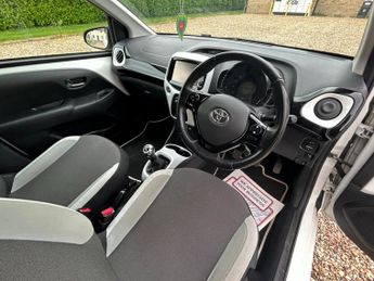 TOYOTA AYGO 1.0 VVT-i x-pure Hatchback 5dr Petrol Manual Euro 6 (68 ps)