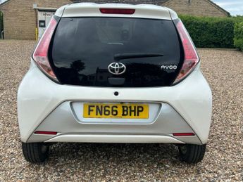 TOYOTA AYGO 1.0 VVT-i x-pure Hatchback 5dr Petrol Manual Euro 6 (68 ps)