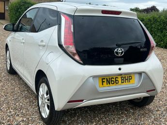 TOYOTA AYGO 1.0 VVT-i x-pure Hatchback 5dr Petrol Manual Euro 6 (68 ps)
