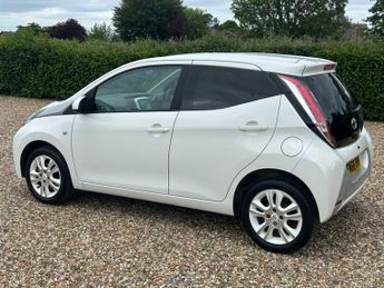 TOYOTA AYGO 1.0 VVT-i x-pure Hatchback 5dr Petrol Manual Euro 6 (68 ps)