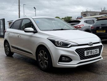 Hyundai I20 1.2 Premium Nav Hatchback 5 door Petrol Manual Euro 6 in White