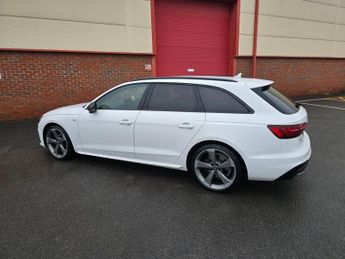 AUDI A4 AVANT 2.0 TFSI 40 Black Edition Estate 5dr Petrol S Tronic Euro 6 (s/s