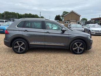 VOLKSWAGEN TIGUAN 2.0 TDI SE Navigation SUV 5dr Diesel DSG Euro 6 (s/s) (150 ps)