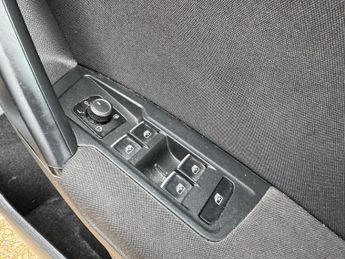 VOLKSWAGEN TIGUAN 2.0 TDI SE Navigation SUV 5dr Diesel DSG Euro 6 (s/s) (150 ps)