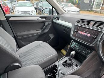 VOLKSWAGEN TIGUAN 2.0 TDI SE Navigation SUV 5dr Diesel DSG Euro 6 (s/s) (150 ps)