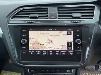 VOLKSWAGEN TIGUAN 2.0 TDI SE Navigation SUV 5dr Diesel DSG Euro 6 (s/s) (150 ps)