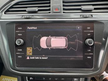 VOLKSWAGEN TIGUAN 2.0 TDI SE Navigation SUV 5dr Diesel DSG Euro 6 (s/s) (150 ps)