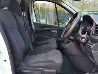RENAULT TRAFIC 2.0 dCi Blue LL30 Business+ Panel Van 5dr Diesel Manual L2 H1 Eu