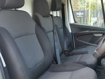 RENAULT TRAFIC 2.0 dCi Blue LL30 Business+ Panel Van 5dr Diesel Manual L2 H1 Eu