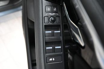 LAND ROVER RANGE ROVER EVOQUE 2.0 D200 MHEV R-Dynamic SE SUV 5dr Diesel Auto 4WD Euro 6 (s/s) 