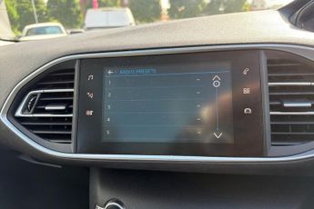 PEUGEOT 308 1.2 PureTech Allure Hatchback 5dr Petrol EAT Euro 6 (s/s) (130 p