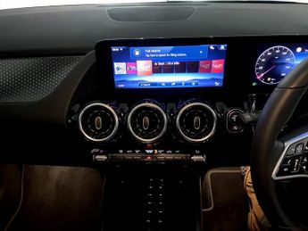 MERCEDES-BENZ GLA 1.3 GLA200h MHEV Sport (Executive) SUV 5dr Petrol Hybrid 7G-DCT 