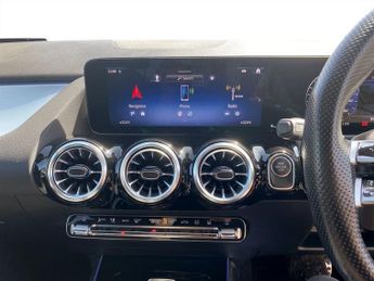 MERCEDES-BENZ GLA 1.3 GLA250e 15.6kWh AMG Line (Premium) SUV 5dr Petrol Plug-in Hy