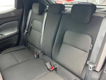 NISSAN JUKE 1.0 DIG-T N-Connecta SUV 5dr Petrol DCT Auto Euro 6 (s/s) (114 p