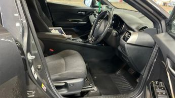 TOYOTA C-HR 1.8 VVT-h Design SUV 5dr Petrol Hybrid CVT Euro 6 (s/s) (122 ps)