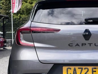 RENAULT CAPTUR 1.6 E-TECH Rive Gauche SE Hybrid 5dr - ONE OWNER