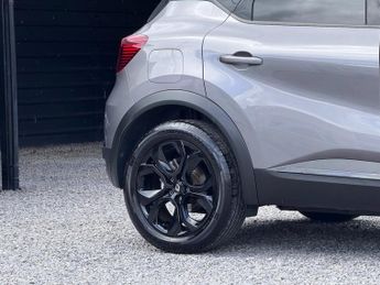 RENAULT CAPTUR 1.6 E-TECH Rive Gauche SE Hybrid 5dr - ONE OWNER