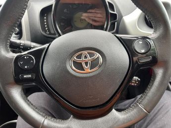 TOYOTA AYGO 1.0 VVT-i x-play Hatchback 5dr Petrol Manual Euro 5 Euro 5 (68 p