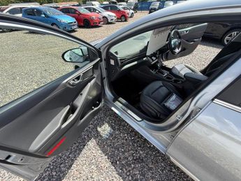 HYUNDAI IONIQ 1.6 h-GDi Premium SE Hatchback 5dr Petrol Hybrid DCT Euro 6 (s/s
